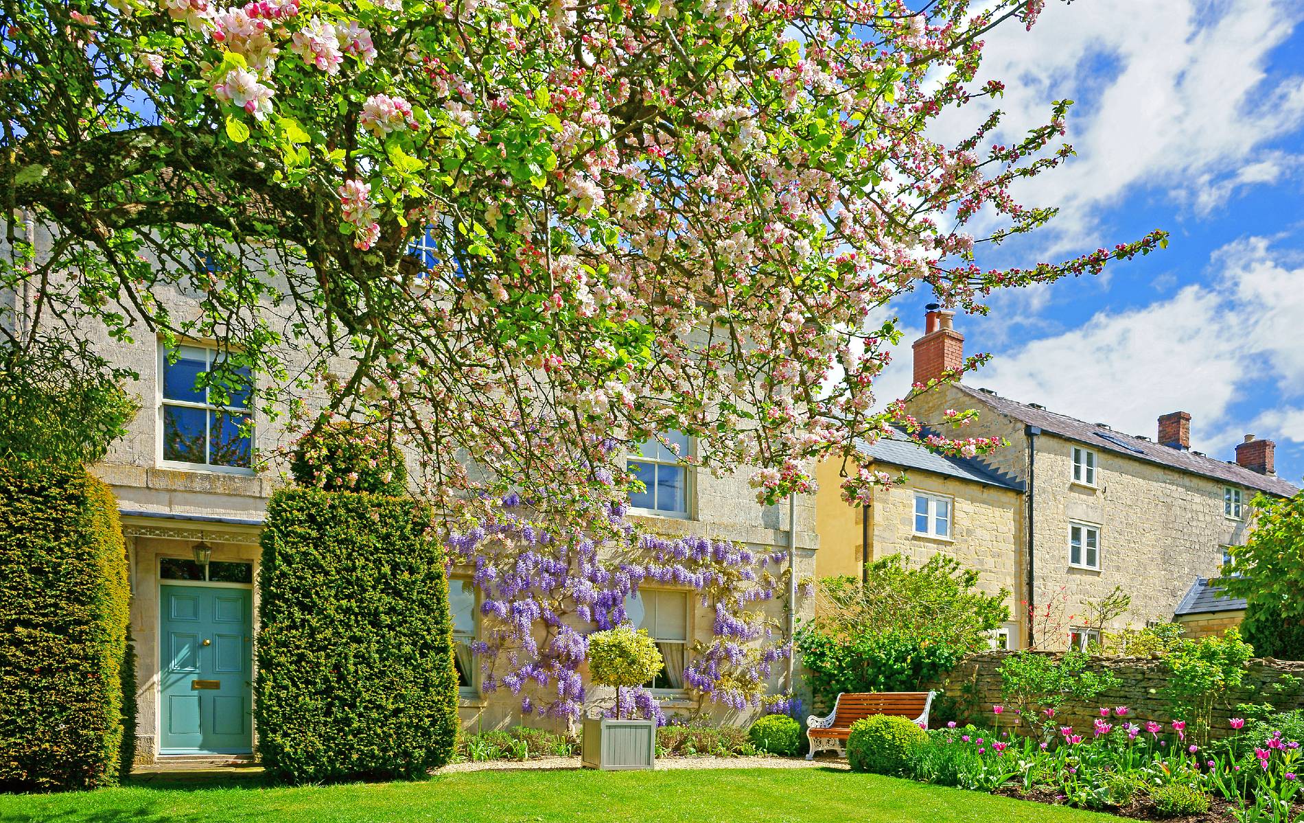 Where to live in the Cotswolds? See our local insights