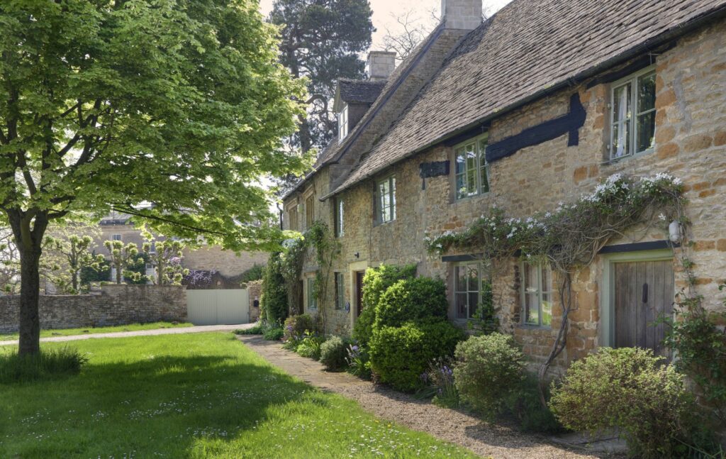 Property in the Cotswolds, Cottages in Kingham