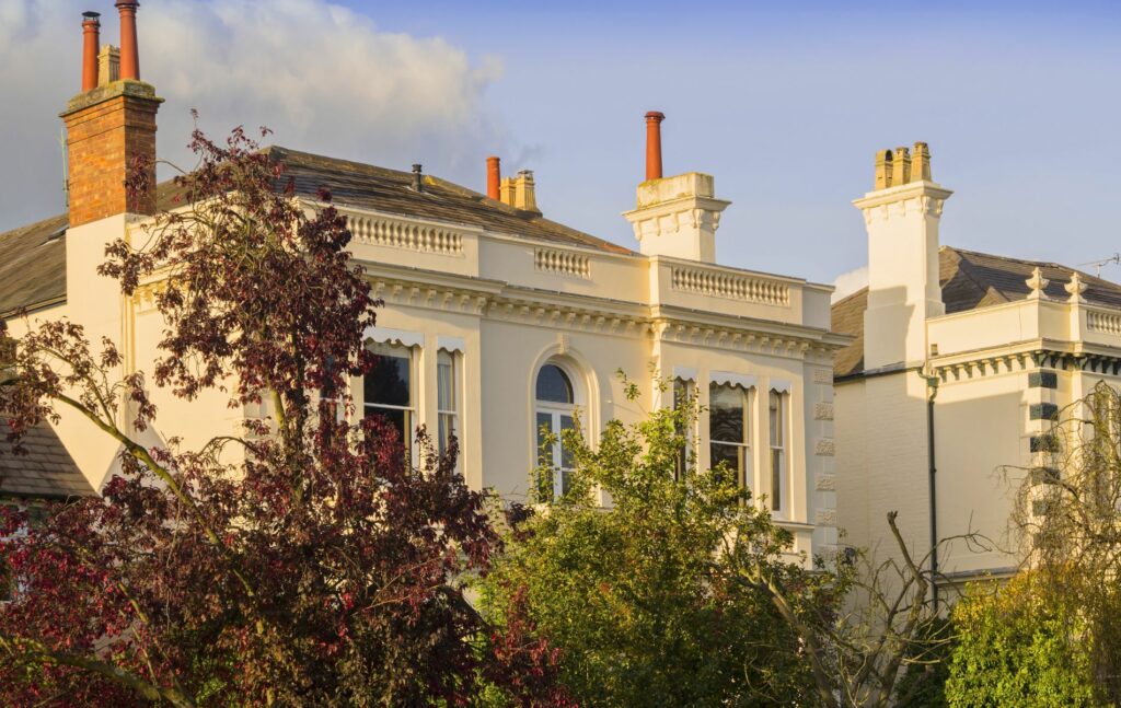 Leamington Spa is ideally situated for commuting from Warwickshire