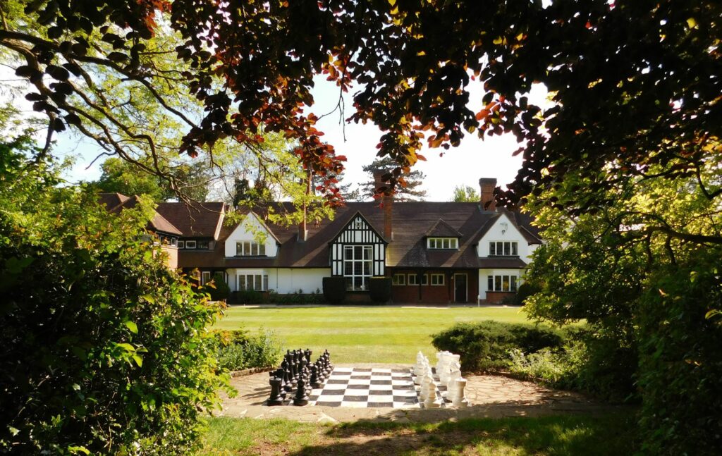Davenies School