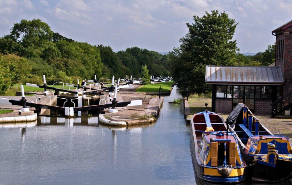 North Warwickshire Villages: Hatton Locks